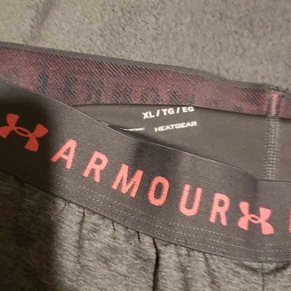 Under armour heat gear running shorts - Picture 2 of 4